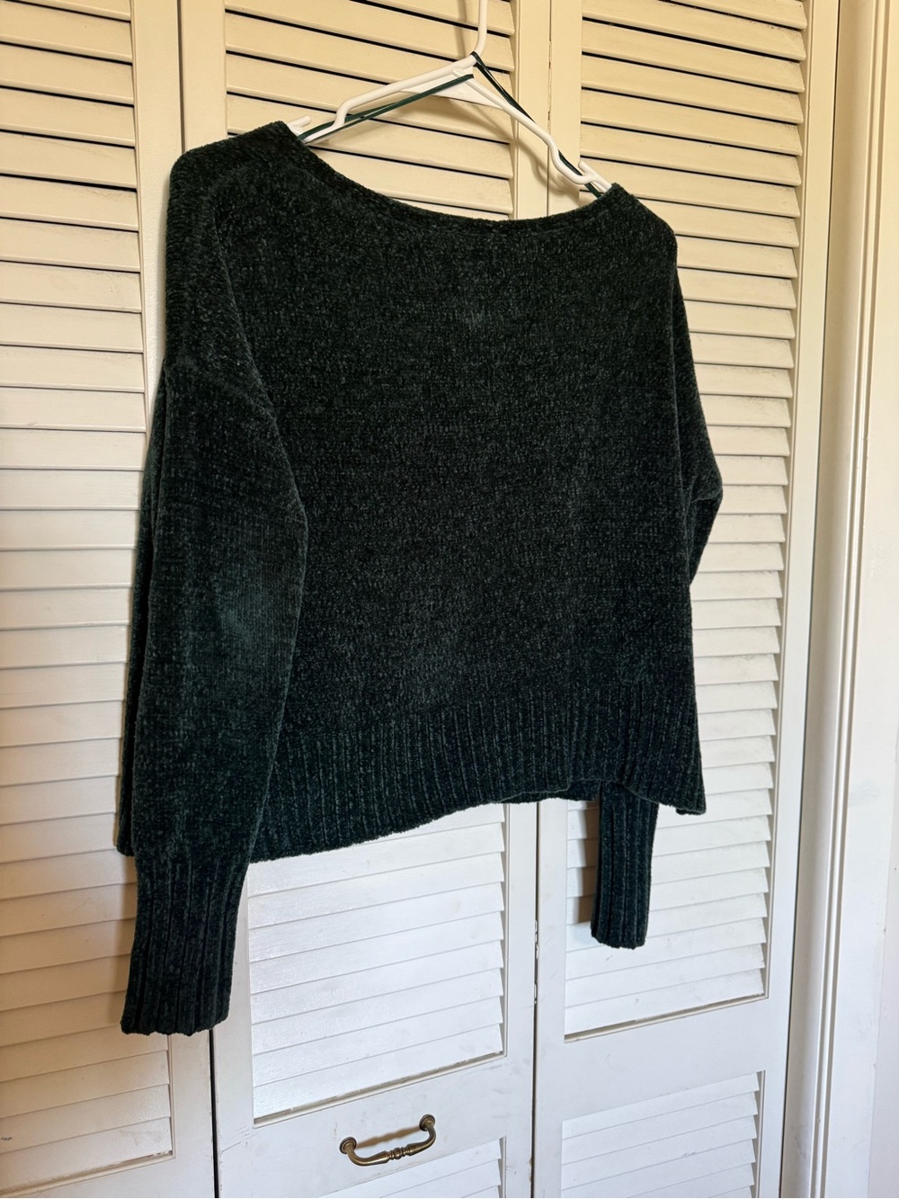 Hollister Forrest Green V-Neck Chenille Sweater - Picture 5 of 5